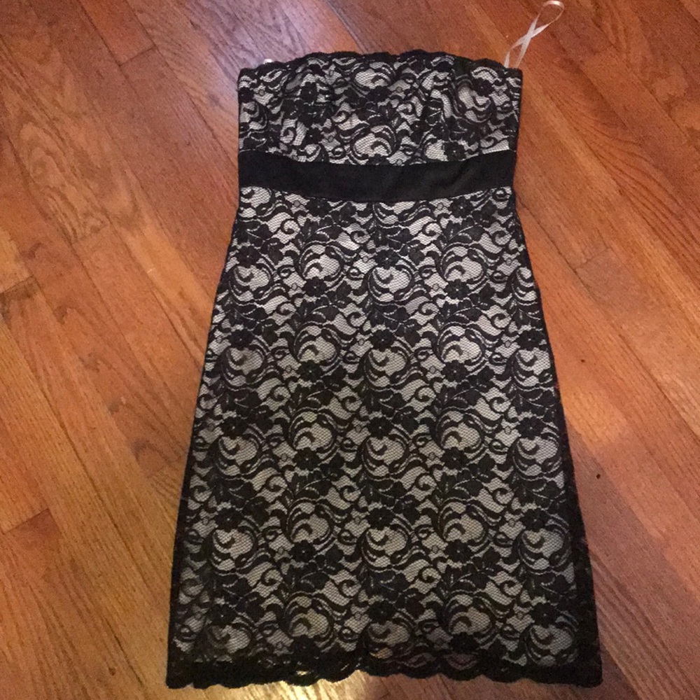 White House black market knee length dress. Size 4